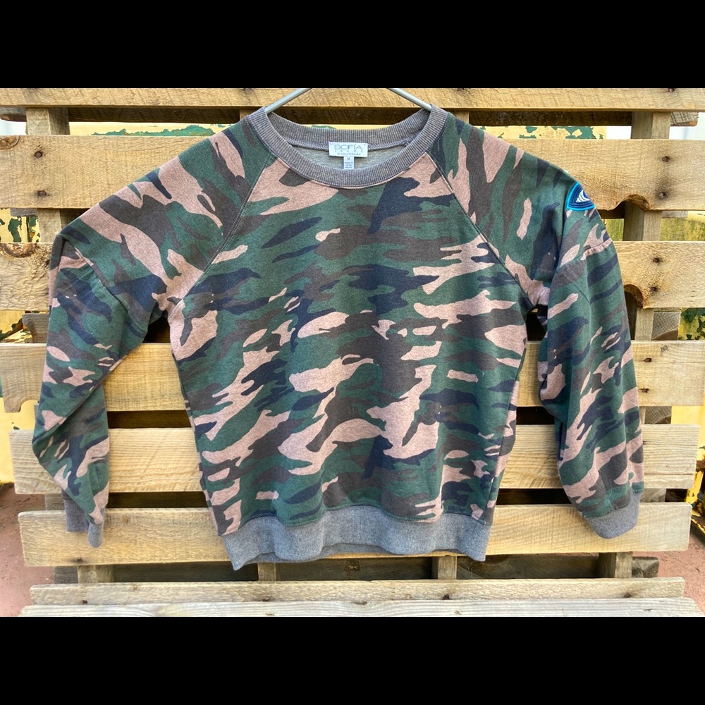 Comfy Camo long sleeve top, size Medium.